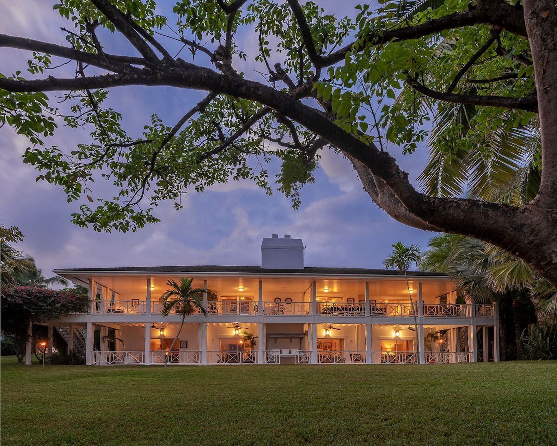Three Bees at Harbour Island villa photo.